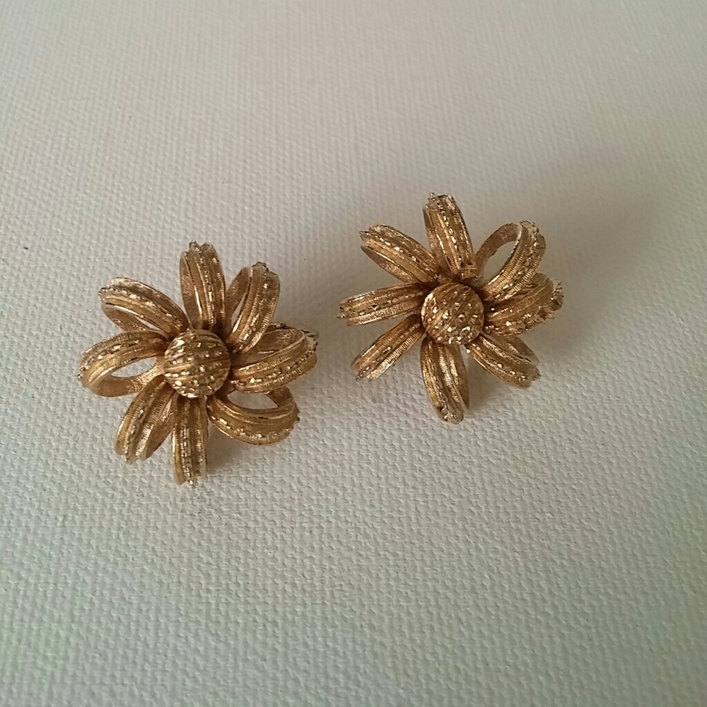 Vintage flower earrings